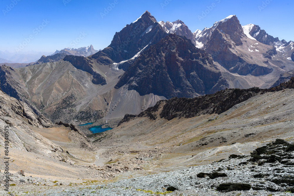 Obraz premium A beautiful lake in the mountains of Tajikistan.