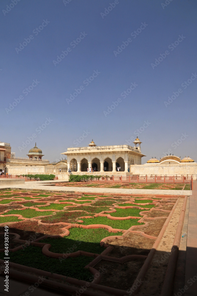 Fototapeta premium Gardens and buildings inside Fort Agra, Agra, India