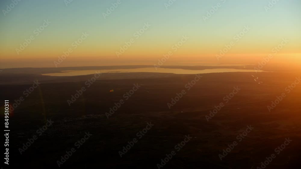 vue aérienne du couché de soleil sur l'étang de Berre à proximité de Marignane Marseille vue aérienne du couché de soleil sur l'étang de Berre à proximité de Marignane Marseille