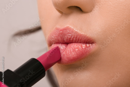 Woman applying beautiful li...