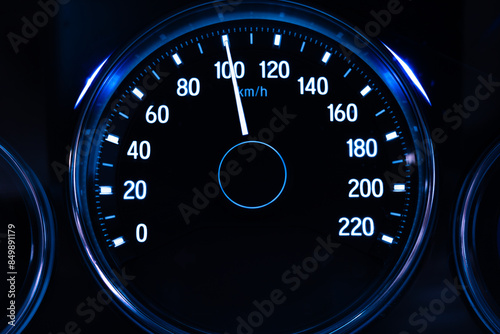 Fotografía Digital car speedometer needle, high speed 100 kilometers per hour