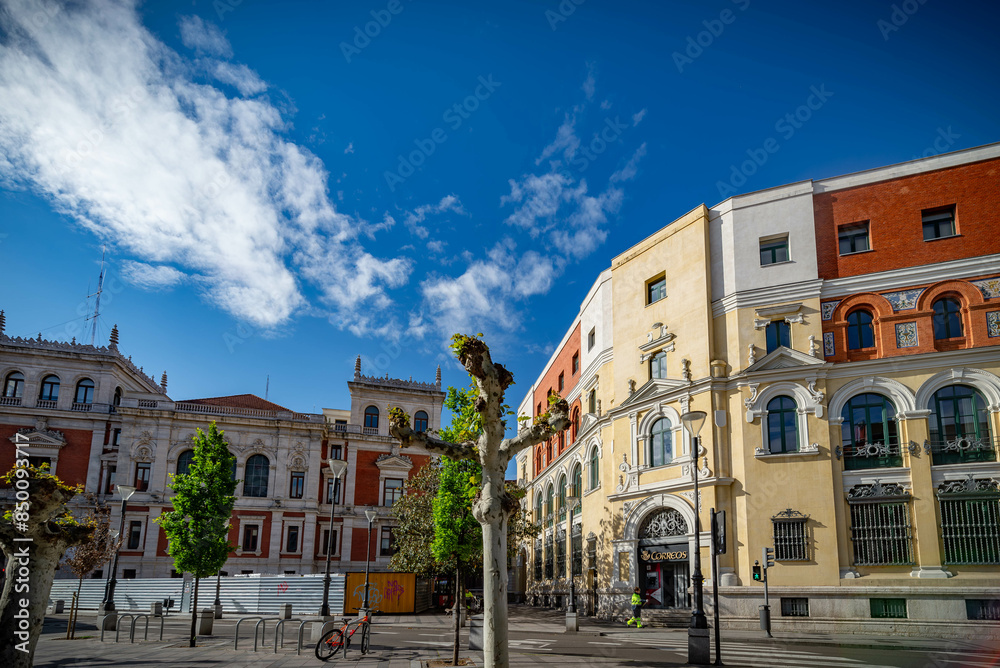 Naklejka premium calle, arquitectura, ciudad, viejo, edificio, blanco y negro, europa, house of god, casa, poblado, viajando, callejuela, gemas, noche, historicas, españa,carretera, negro, urbana, antiguas, angosta, m