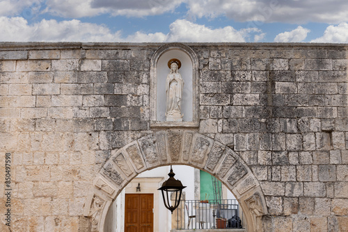Obraz na płótnie Statue Immaculate Conception (Monumento religioso nicchia statua bianca Immacolata Concezione), Locorotondo, Italy, Apulia w salonie