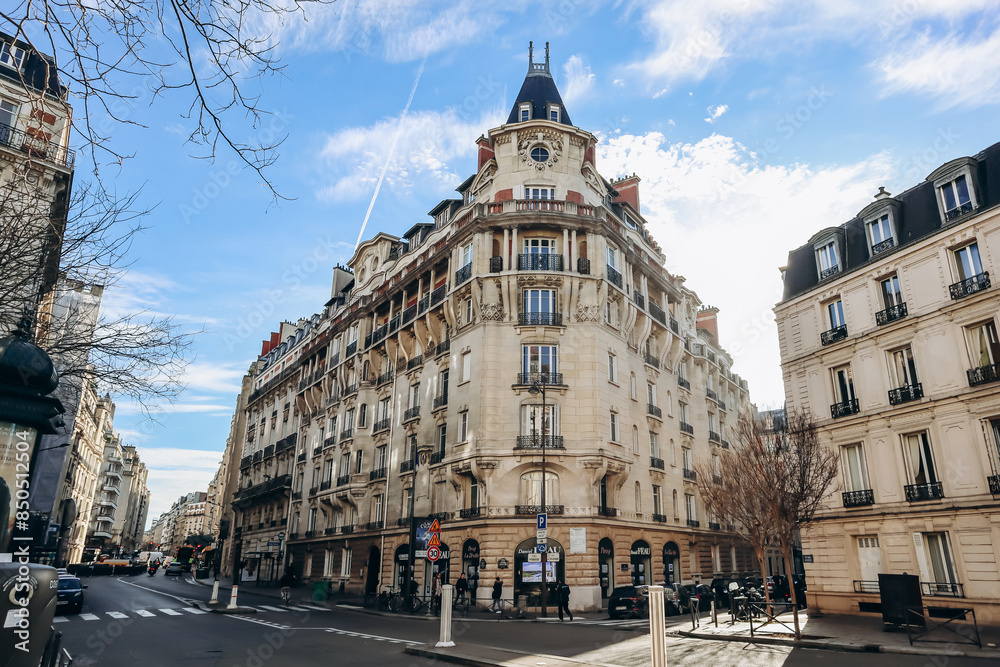 Fototapeta premium Paris, France - 26 May 2024: Beautiful and bourgeois 16th district of Paris