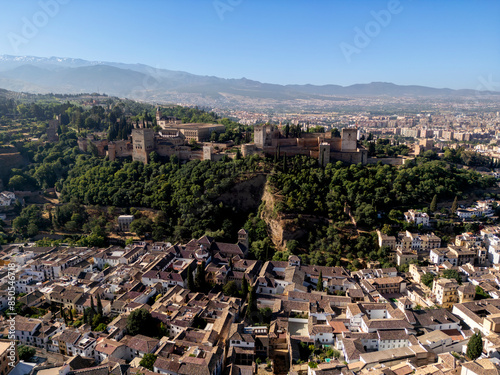 Vista aérea de la hermosa alhambra de Granada en España