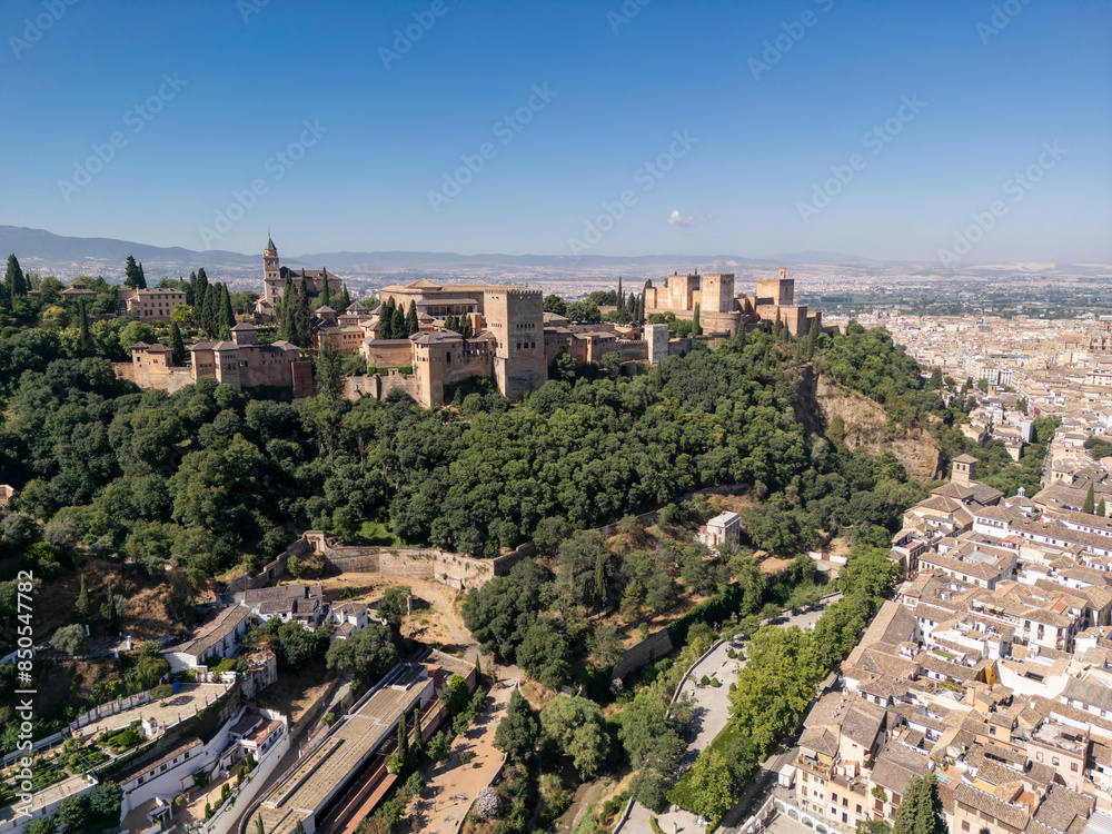 Vista aérea de la hermosa alhambra de Granada en España Vista aérea de la hermosa alhambra de Granada en España