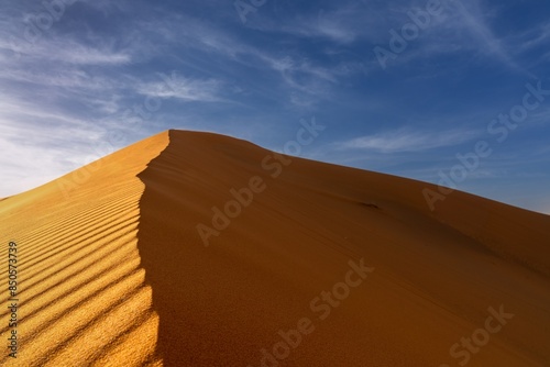Fototapeta Naklejka Na Ścianę i Meble -  view of the sand dunes at Erg Chebbi in Morocco in warm evening light