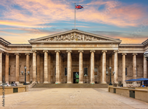 Obraz na płótnie Main entrance of British museum in London, UK w salonie