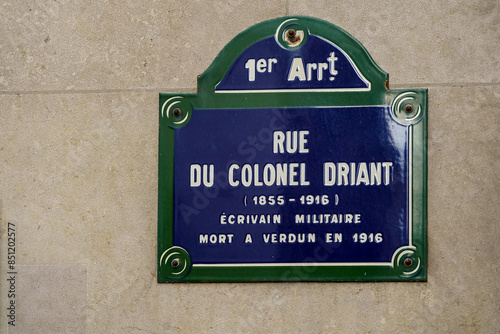 Fototapeta Naklejka Na Ścianę i Meble -  original street name sign of Paris , Rue Du Colonel Driant