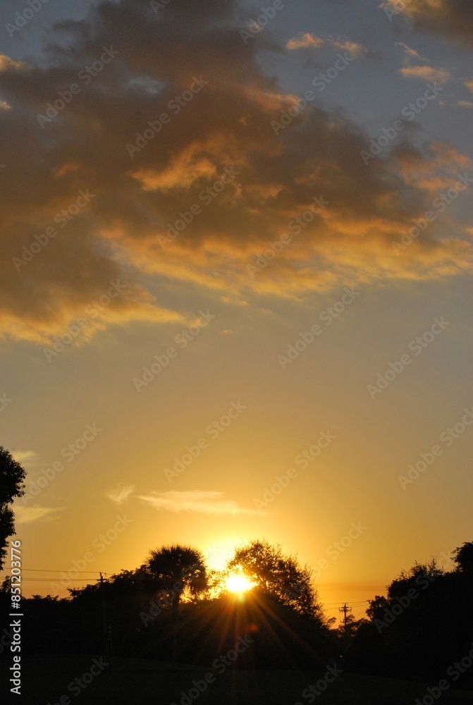 Fototapeta premium Al ser una zona casi plana,podemos disfrutar de hermosos y coloridos atardeceres. 