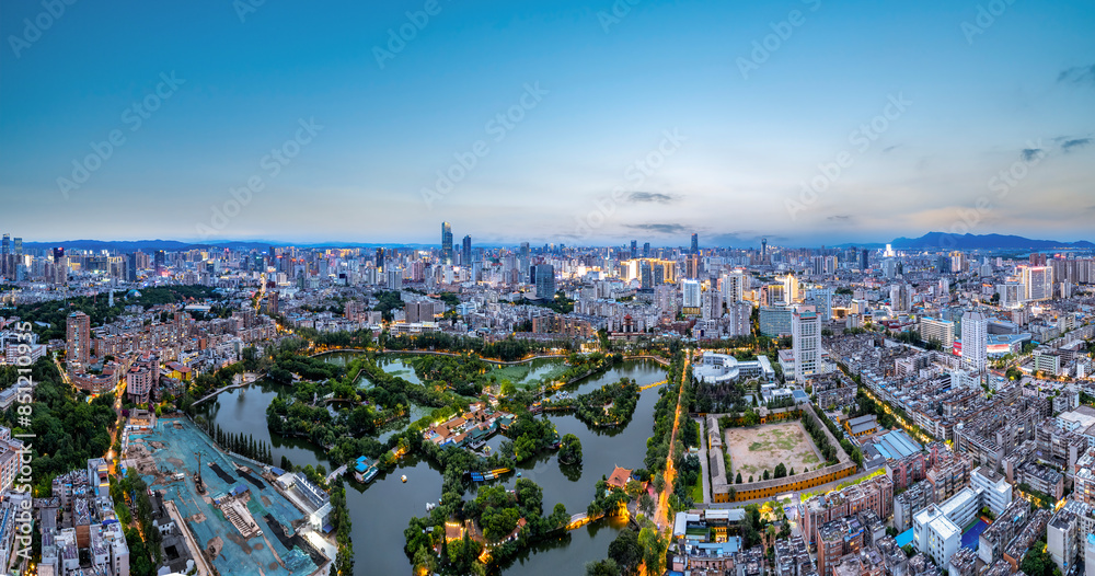 Fototapeta premium Vibrant Cityscape Aerial View at Dusk