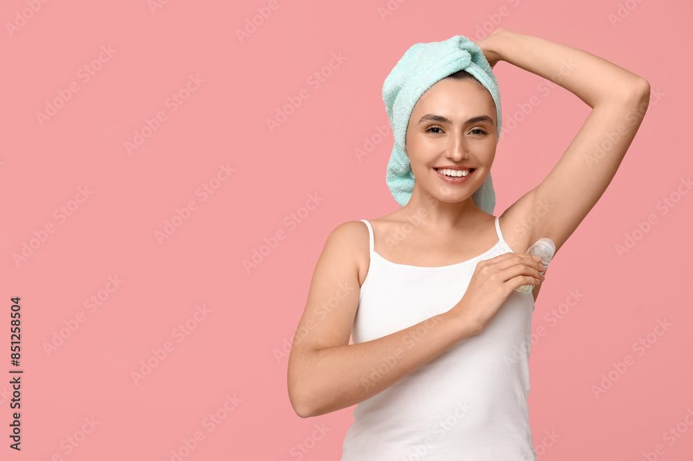 © Pixel-Shot - Young woman with roll-on deodorant on pink background © Pixel-Shot - Young woman with roll-on deodorant on pink background