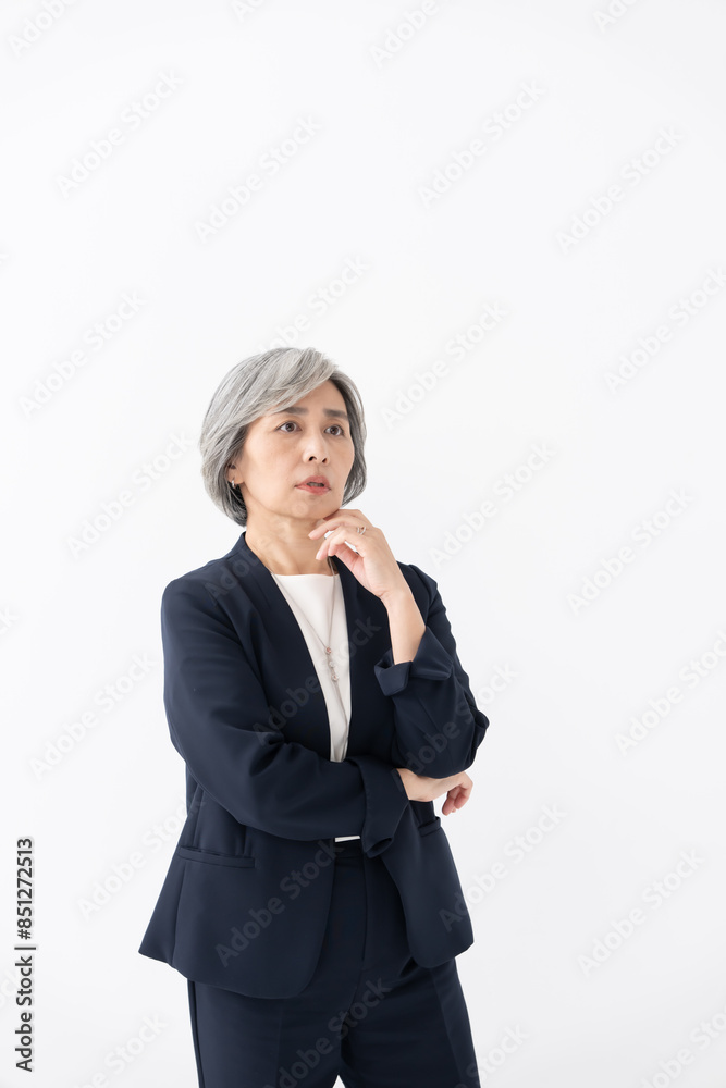 悩む女性 悩む女性