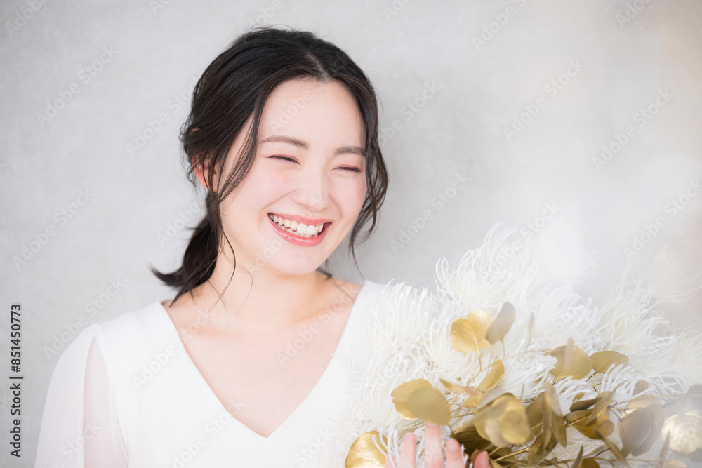 美白やホワイトニング美しい女性の美容とゴールドのビューティーイメージ 花嫁のブライダル、前撮りなどののクローズアップ 大笑い 美白やホワイトニング美しい女性の美容とゴールドのビューティーイメージ 花嫁のブライダル、前撮りなどののクローズアップ 大笑い