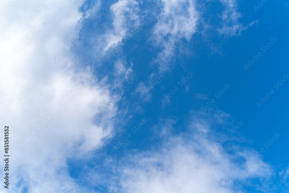 青空に浮かぶ雲