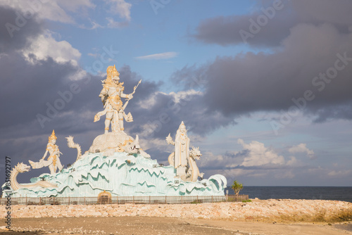 Obraz na płótnie Statue of Varuna in Pantai Jerman Beach in Kuta, Bali Island, Indonesia
w salonie