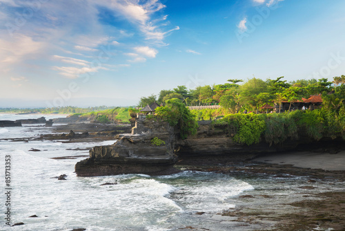 Obraz na płótnie Beautiful view of Tanah Lot temple in Ubud on Bali Island, Indonesia
w salonie
