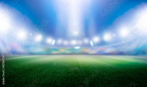Fussballsadion mit Grünem Rasen mit Bokeh-Effekt und Spotlights