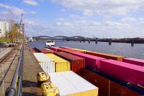 Hafencity sicht auf die Elbbrücken