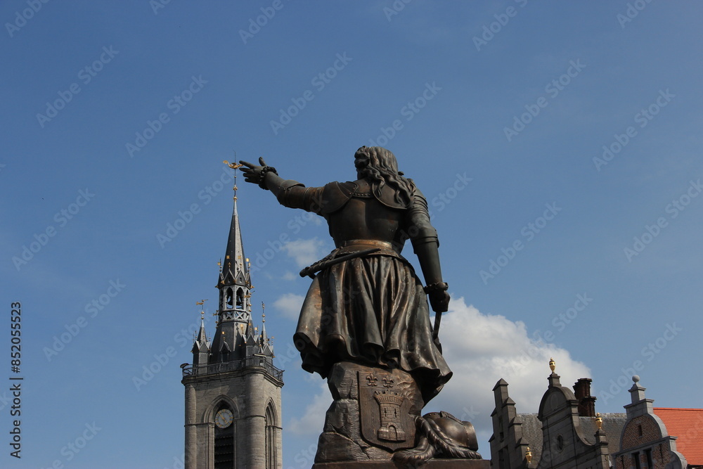 Fototapeta premium Statue de la Princesse d'Espinoy - Christine de Lalaing, beffroi de Tournai, Belgique