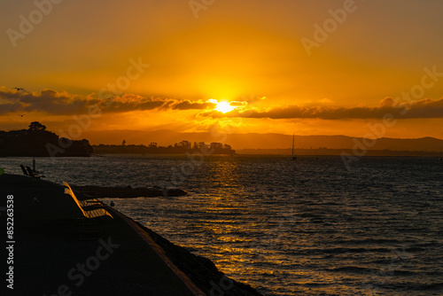 Obraz na płótnie Sunset Scenery at Waitemata Harbour, Auckland New Zealand w salonie