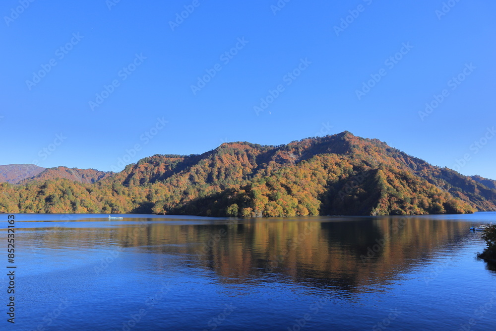 紅葉の奥只見湖 紅葉の奥只見湖