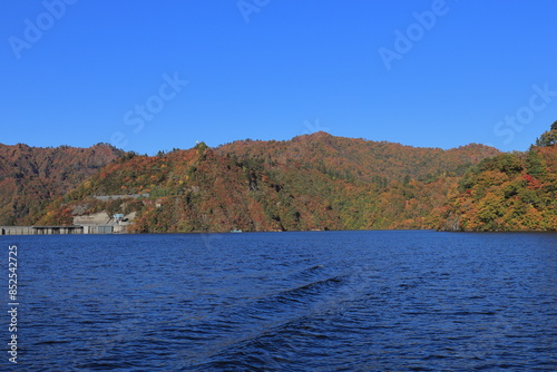 紅葉の奥只見湖