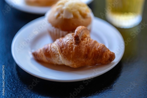 Breakfast Croissant and Muffin 朝食 クロワッサン マフィン