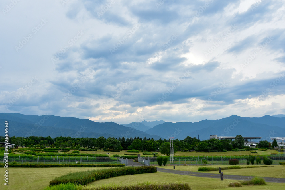 信州夏の風景 広大な自然の中に広がる山々 信州夏の風景 広大な自然の中に広がる山々