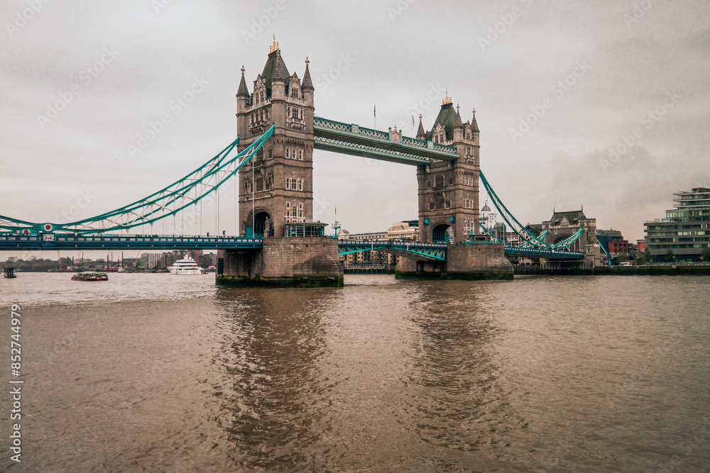 Obraz premium Autumn Panorama of Tower Bridge and River Thames, London