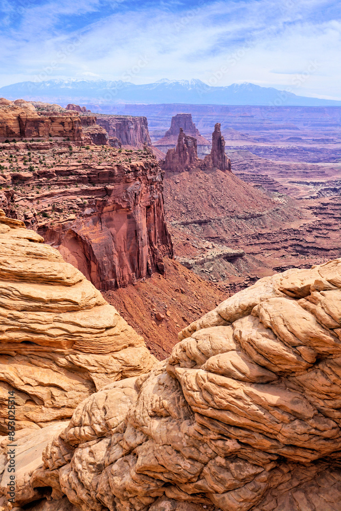 Φωτογραφία Canyonlands National Park view over the valley with Washer Woman Arch and Airpor