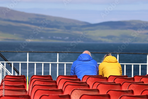 Ehepaar auf einer Fähre in Schottland photo