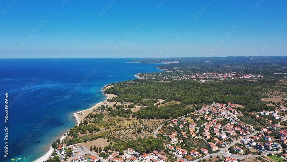 Naklejka premium Luftbild – Fazana - Istrien Kroatien im Sommer