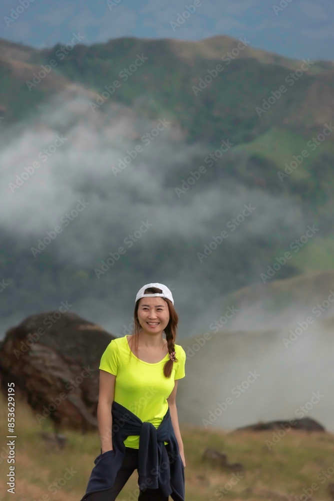 Naklejka premium Lifestyle traveler or tourism women happy feeling good relaxTonjung