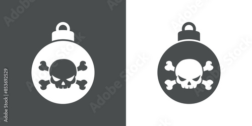 Tiempo de Navidad. Símbolo pirata. Logo con silueta de bola de navidad con calavera humana con expresión enojada y huesos cruzados para Halloween