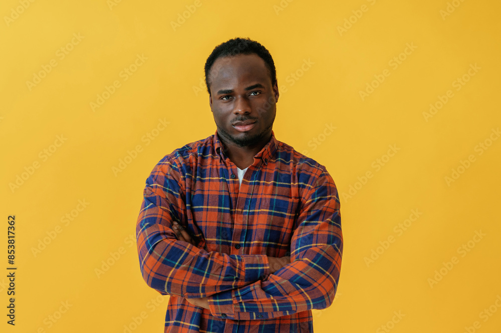 Obraz premium Standing and posing. Black man is in the studio against yellow background