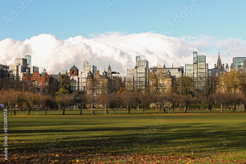 Obraz na płótnie Edinburgh, Scotland. The Meadows, a large public park south of the city centre w salonie