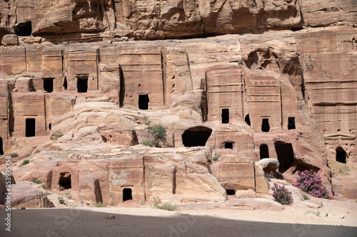 Petra, edificios excavados en roca en la avenida de las fachadas, Jordania. photo