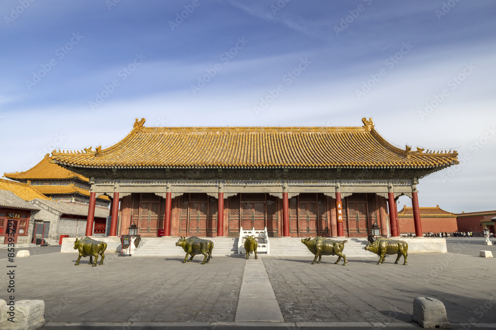 Obraz premium Beijing Palace Museum - Arrow Pavilion Military Equipment Museum - Copper Bull