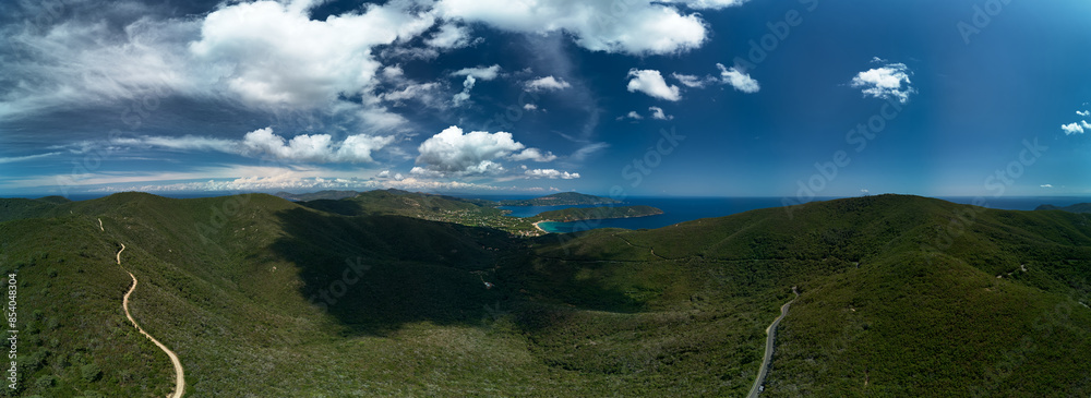 Panoramica aerea di scattata con un drone lungo la strada che collega Marina di Campo a Lacona.