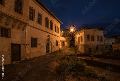 Fototapeta Naklejka Na Ścianę i Meble -  Historic house in Avanos by night.