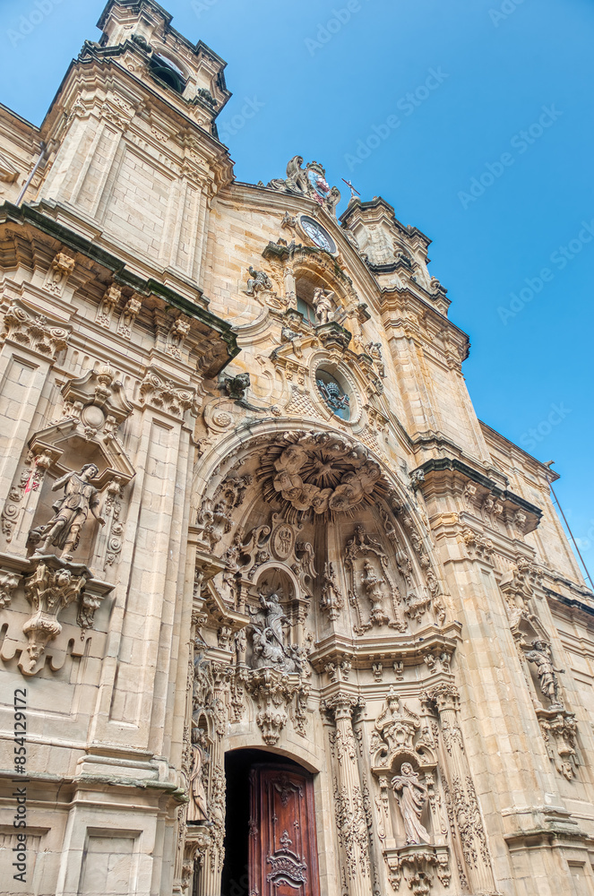 Guipuzcoa is a Spanish territory and one of the three provinces that form the autonomous community of the Basque Country. Guipuzcoa is a Spanish territory and one of the three provinces that form the autonomous community of the Basque Country.