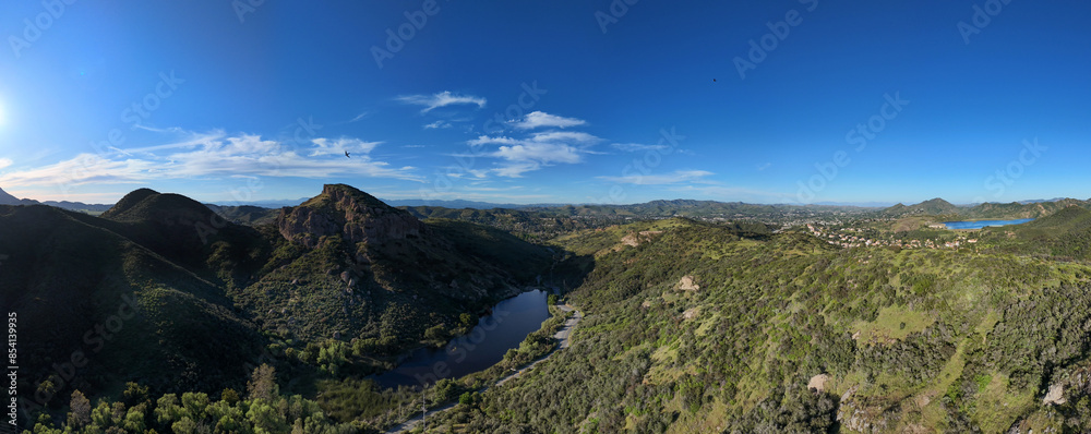 Obraz premium Panorama of Lake Eleanor and Westlake Village, Ventura County, California