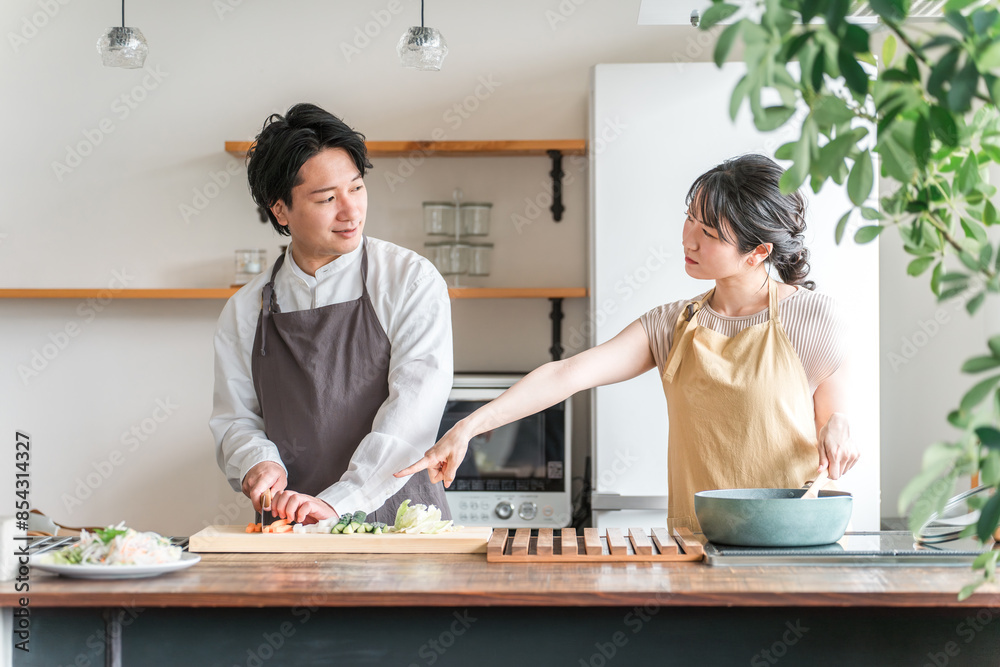キッチンで料理をする男女・夫婦・カップル・恋人(注意・文句・怒る・ケンカ・指摘・うるさい・ストレス)
キッチンで料理をする男女・夫婦・カップル・恋人(注意・文句・怒る・ケンカ・指摘・うるさい・ストレス)