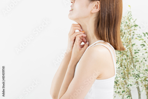 Canvas Print 痒がる女性　itchy woman