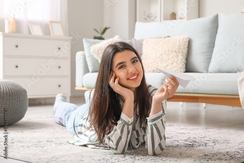 Smiling young woman lying o...