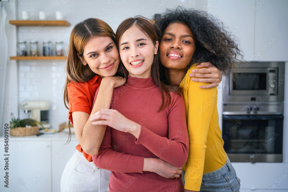 Obraz premium Three women are hugging each other in a kitchen