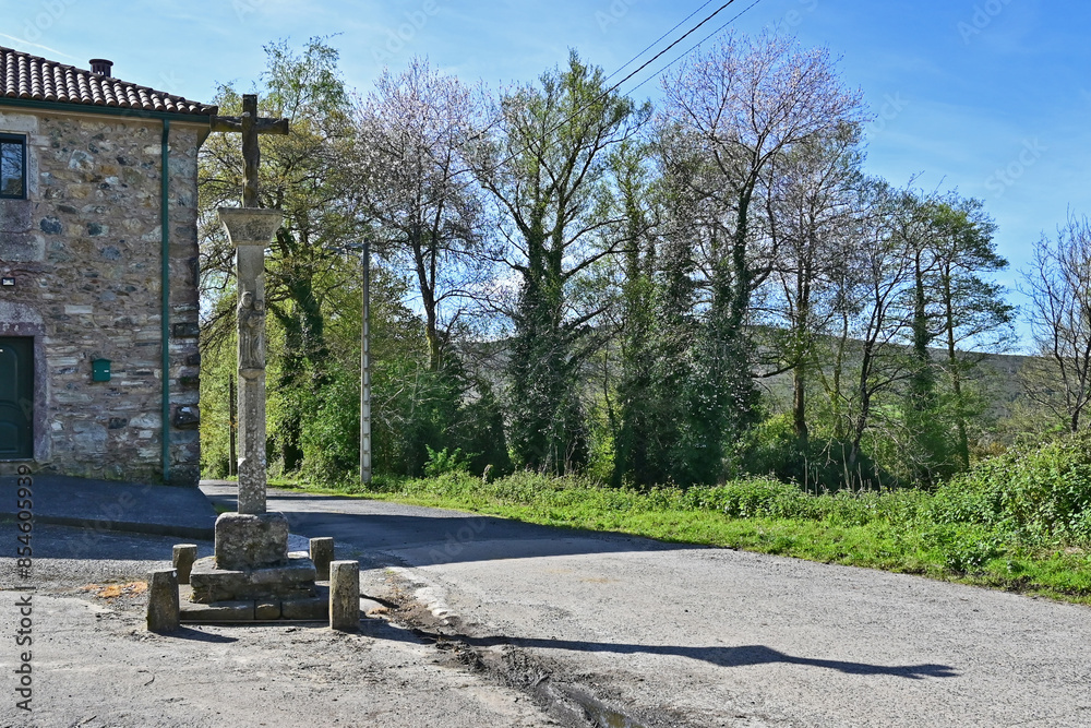 Paesaggi di Galizia,  antica croce fra Ferreira e Melide sul cammino Primitivo di Santiago di Compostela - Galizia, Spagna