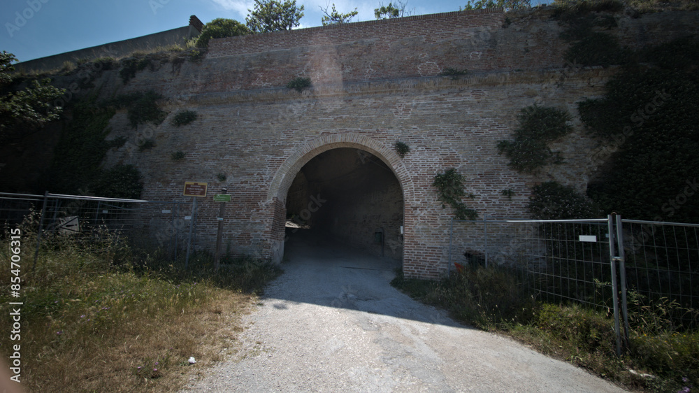 Fototapeta premium Antiche costruzioni nel Parco del Cardeto in Ancona