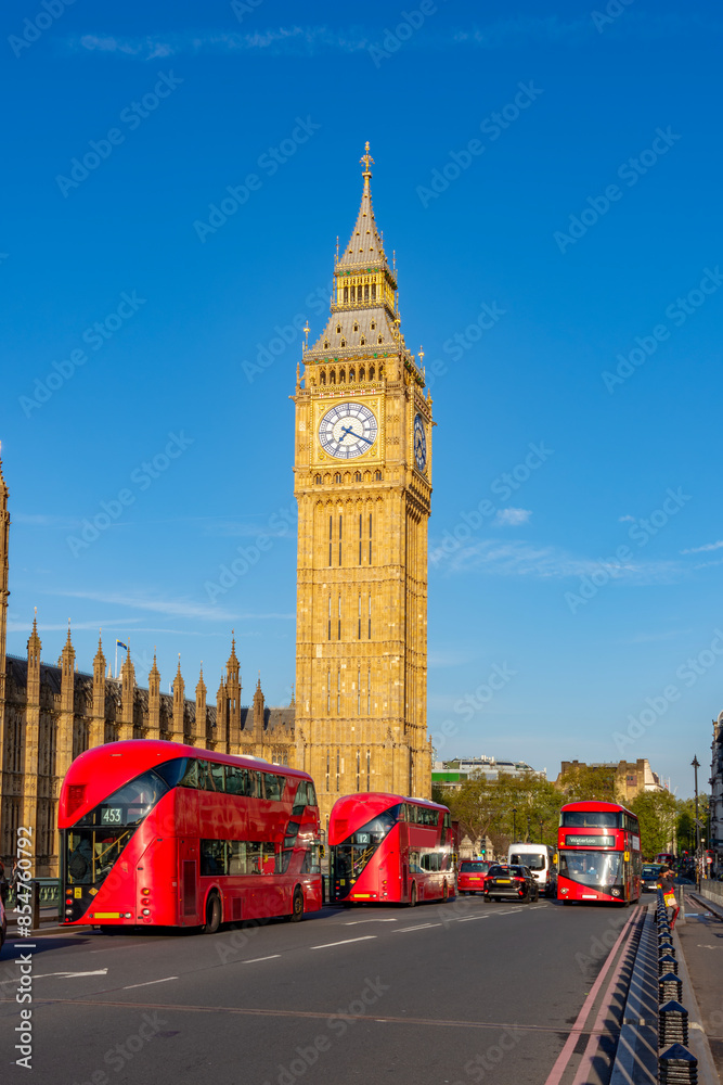 Obraz premium Houses of Parliament with Big Ben and double-decker buses on Westminster bridge, London, UK